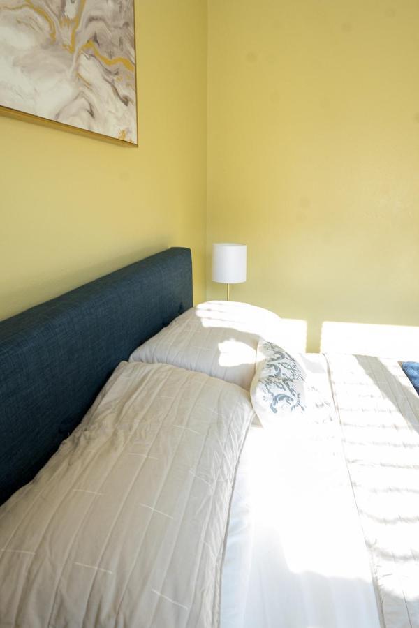 Serene 3Br Apartment 4Tvs Free Wi-Fi & Parking -E- Moss Point Exteriör bild